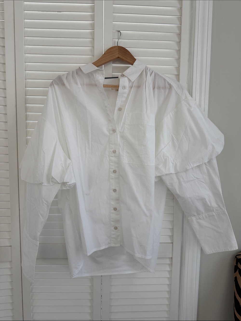 Pilcro White Men's Button-Down Shirt with Statement Shoulders